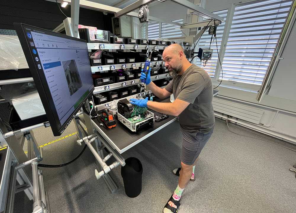 The training is conducted on IMT Innovations’ pilot production line in Buchs. The same production line will later be replicated at the licensee’s site. Training production line box ventilator Buchs
